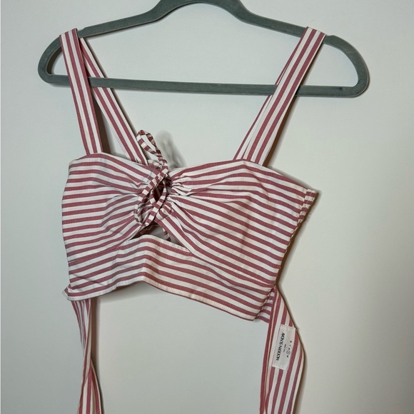 Modern Sunday Keyhole Tank - Picture 3 of 8